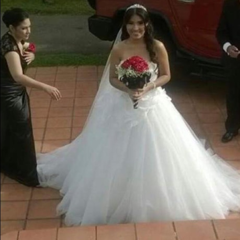 Vera Wang wedding dress size 6